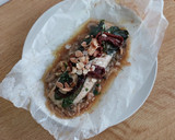 Foto del paso 10 de la receta: Bacalao en papillote con cebolla caramelizada, champiñones y tomate seco