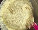 Foto langkah ke 5 dari resep Cheddar Cheese Pound Cake.