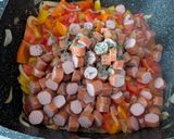 Egyszerű tojásos lecsó virslivel recept fázis 2 fotója
