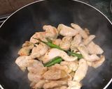 A picture of step 4 of Pesto pasta (chicken version).