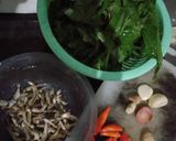 Foto langkah ke 1 dari resep Daun singkong masak santan.