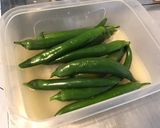 Une image de l'étape 4 de Piments verts au citron et vinaigre.