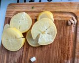 Une image de l'étape 5 de Filets de merlu blanc aux cebettes, citron confit et épices.