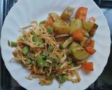 Foto del paso 3 de la receta: Ejotes salteados con pollo y verduras con orégano y jengibre