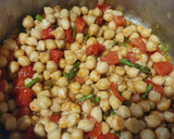Foto del paso 3 de la receta: Garbanzos salteados con cherry, espárrago triguero y sobrasada