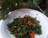 Foto langkah ke 3 dari resep Cah Kangkung Teri Medan.