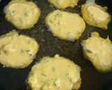 A picture of step 3 of Kohlrabi and parsley pakoras.