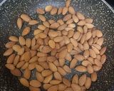 अखरोट और बादाम के लड्डू (akhroot aur badam ke laddu recipe in hindi) रेसिपी चरण 1 फोटो
