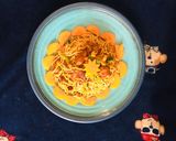 चिकन शेज़वान नूड्लस (Chicken Shezwan Noodles recipe in marathi) रेसिपी स्टेप 4 फोटो 