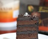 Foto langkah ke 8 dari resep Ultimate Chocolate Dream Cake.