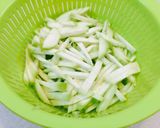Hình bước làm 3 của món Bầu nấu canh tôm kiểu mới