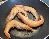 Foto del paso 11 de la receta: Tintorera en salsa con almejas y langostinos