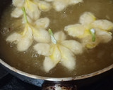Foto langkah ke 3 dari resep Deep fry fried kamboja from thailand.
