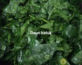 Foto langkah ke 1 dari resep Mie goreng daun katuk.