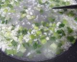 Foto langkah ke 3 dari resep Nasi Ceplok Telur dengan Scallion Oil.