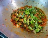 A picture of step 4 of Dahi Bhindi.
