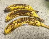 A picture of step 1 of Thai-Style Banana Bánh Tét.