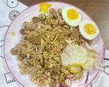 Foto langkah ke 3 dari resep Nasi Goreng Telur Sosis.