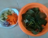 Foto langkah ke 1 dari resep 12. Sayur bening simple.