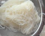 Foto langkah ke 1 dari resep Bihun Goreng Bakso Ikan.