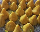 બેસન ડ્રાયફ્રૂટ મોદક (Besan Dryfruit Modak Recipe In Gujarati) રેસીપી સ્ટેપ3ફોટો