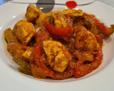 Foto del paso 4 de la receta: Salteado de pollo con pimientos tricolor y tomate al orégano