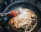 รูปขั้นตอนการทำที่ 7 ของ ไก่ผัดน้ำมันพริกเหล่ากันมา Laoganma