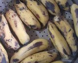 Foto langkah ke 1 dari resep Bola Pisang Coklat.