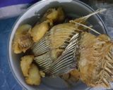 Foto langkah ke 1 dari resep Sop Ikan Sayur Asin.