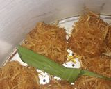 Foto langkah ke 5 dari resep Singkong Parut Kukus.