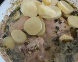 Foto del paso 4 de la receta: Muslos de pollo rehogado en cerveza al verdeo con Roquefort