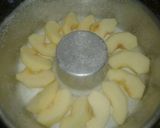 Foto del paso 2 de la receta: Torta invertida de manzana en olla essen😊