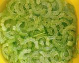 Hình bước làm 1 của món Khổ qua trộn tôm 🦐