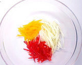 Foto del paso 1 de la receta: Ensalada exótica de mango y surimi con vinagreta de naranja