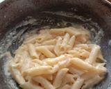 A picture of step 2 of White sauce pasta.