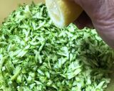 Foto del passaggio 2 della ricetta Confettura di zucchine piccante e menta romana