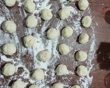 Foto del paso 7 de la receta: Pan con grasa o "cuernitos" de queso