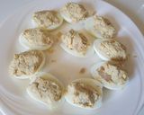 Foto del paso 5 de la receta: Huevos rellenos con atún listos para ensalada