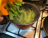 Foto del paso 1 de la receta: Judías verdes salteadas con jamón y filete de pechuga de pollo