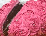 A picture of step 8 of Valentine special Rose 🌹 cake 🍰 with chocolate..