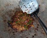 Foto langkah ke 3 dari resep Mi Legam Manis Bumbu Rahasia.