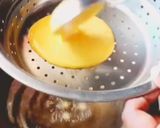 A picture of step 4 of Boondi ladoo.
