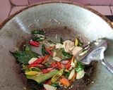Foto langkah ke 1 dari resep Oseng Cumi Hitam.