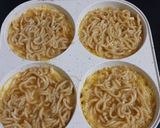 Foto langkah ke 3 dari resep Martabak Mie Mini.