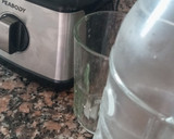 Foto del paso 1 de la receta: Licuado de banana y frutilla 🍌🍓