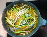 Hình bước làm 10 của món Cá nục kho măng và ba rọi