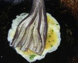 Foto langkah ke 4 dari resep Dadar Terong Telur.