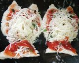 Bread fish pizza रेसिपी चरण 6 फोटो