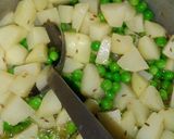 मटर आलू रसेदार (Rasedar Aloo Matar Recipe in Hindi) रेसिपी चरण 2 फोटो