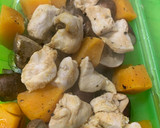 Foto del paso 3 de la receta: Brochetas de pollo con verduras en estuche Lékué